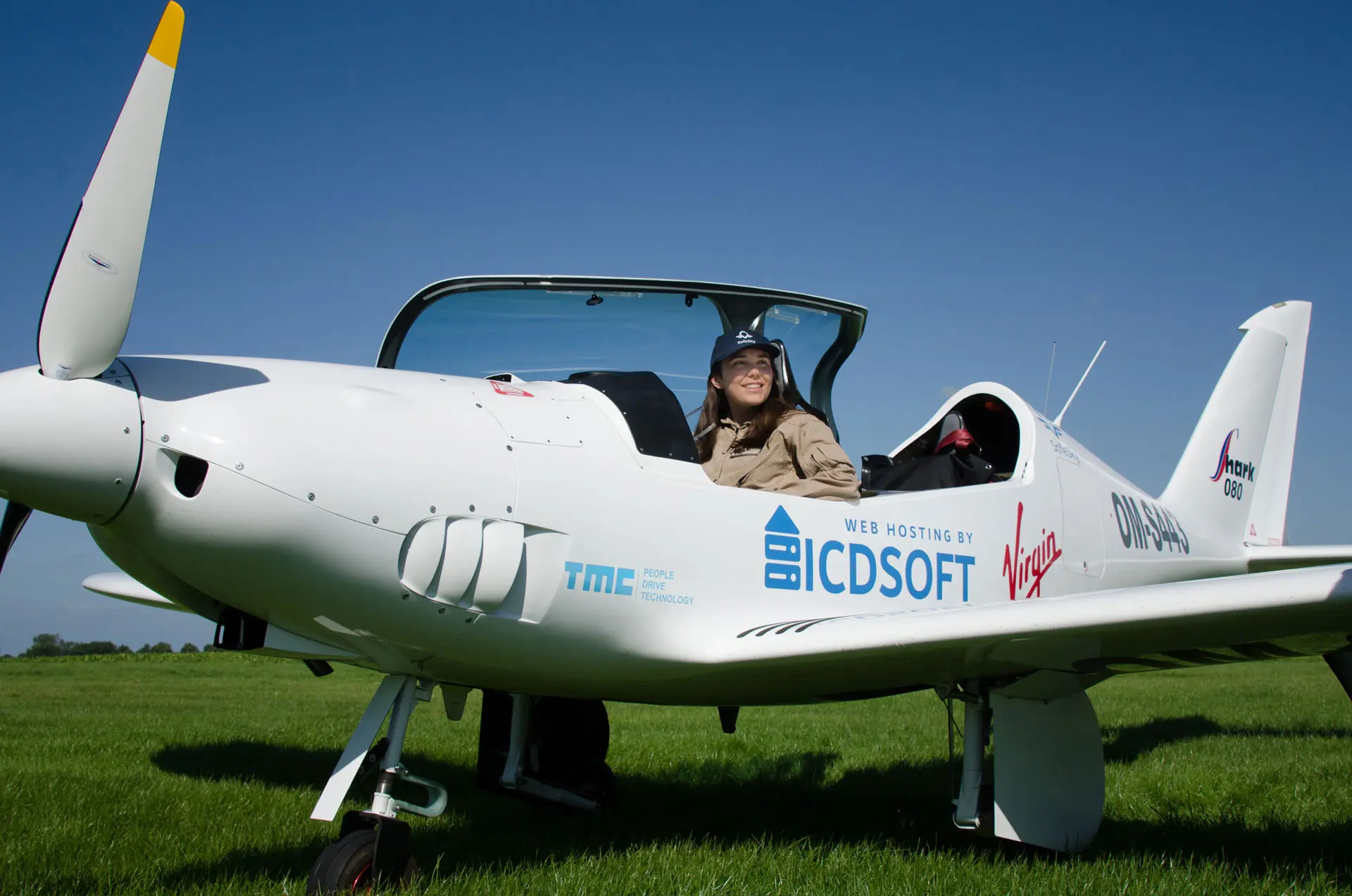 Als jongste vrouw ooit vliegt Zara Rutherford de wereld over