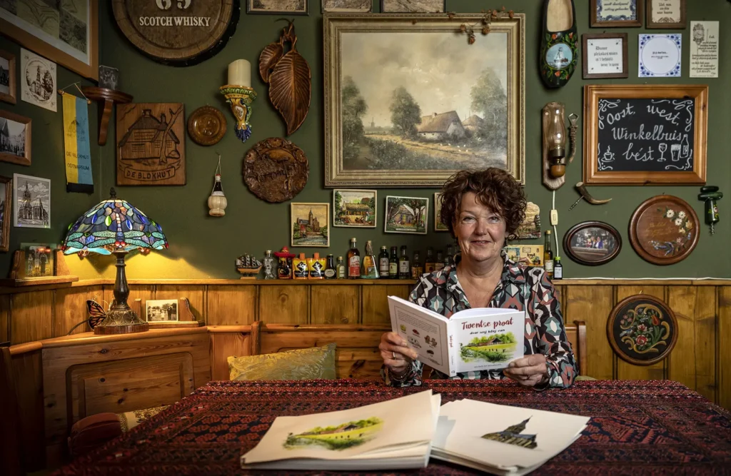 Regionaal boek uitgeven - Geen Blad voor de Mond deed het met Twentse proat - van auteur Anne Winkelhuis.